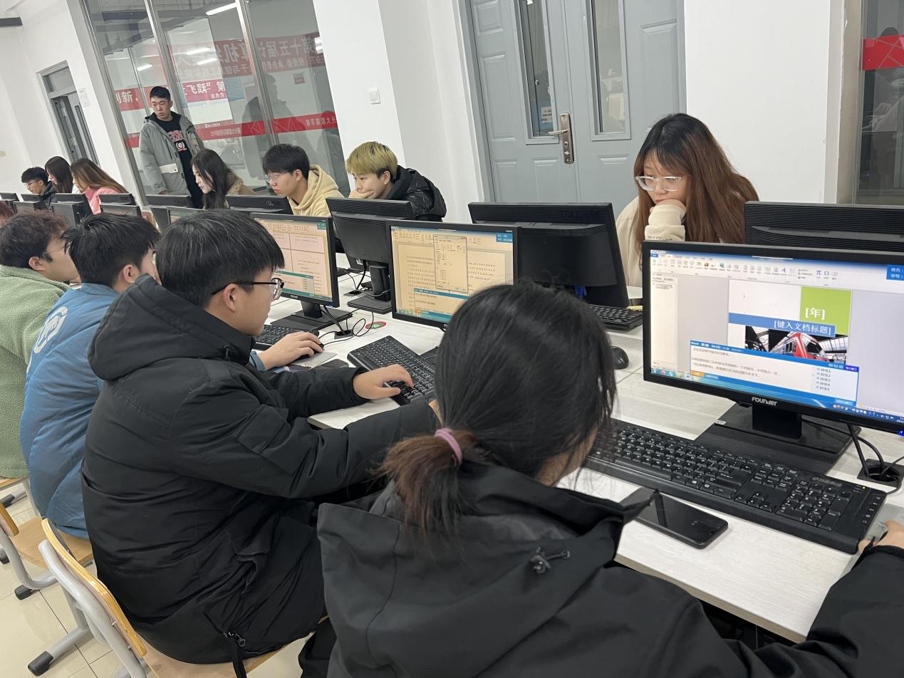 電子與信息工程學(xué)院成功舉辦第十五屆計(jì)算機(jī)教育信息咨詢(xún)活動(dòng)